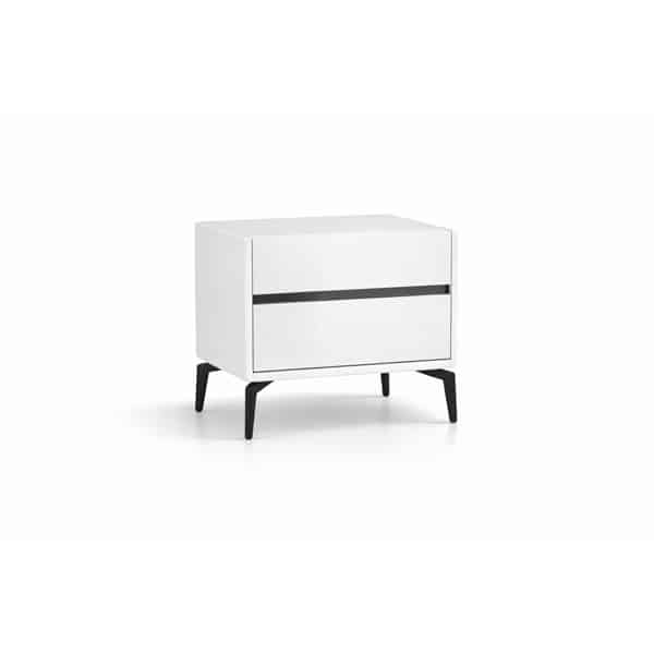 Bedroom set furniture finish and room styling view - image 62433
